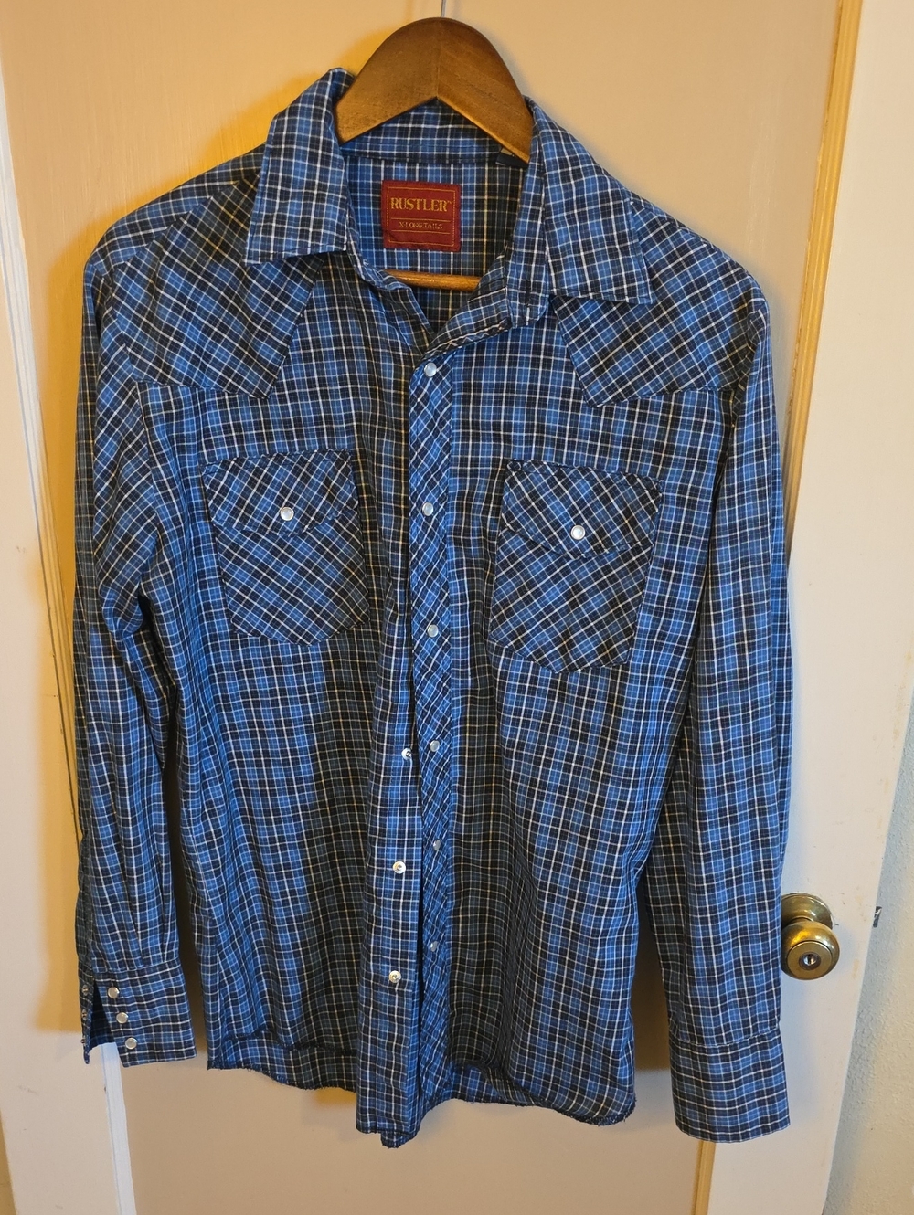 Rustler Men’s Blue and Black Plaid Button-Down Western Shirt